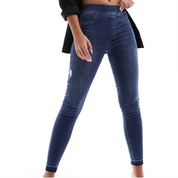 NWT Spanx Distressed High Rise Raw Hem Ankle Skinny Jeans Size Medium - Picture 1 of 9